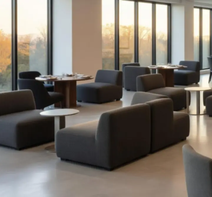 Spațiul interior Balkan Evero, amenajat pentru seri de poker și evenimente sociale